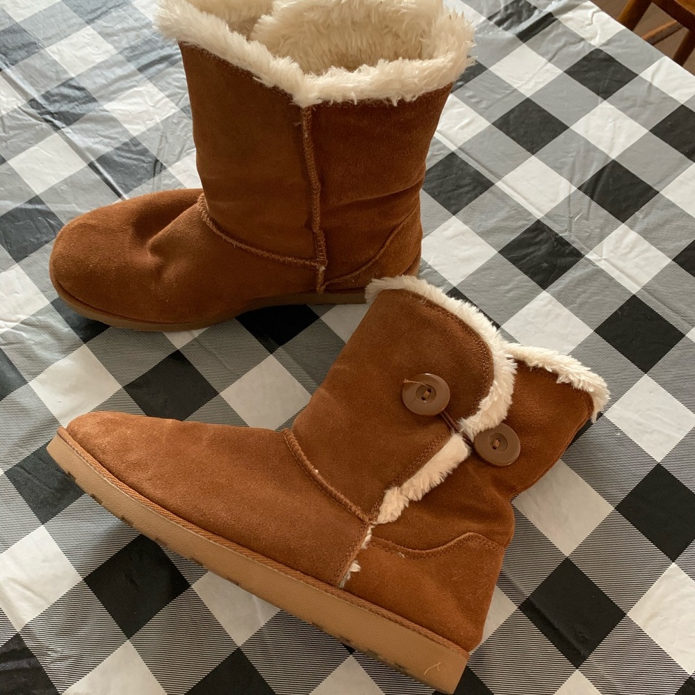 Tan Boots with Cream Faux Fur Lining